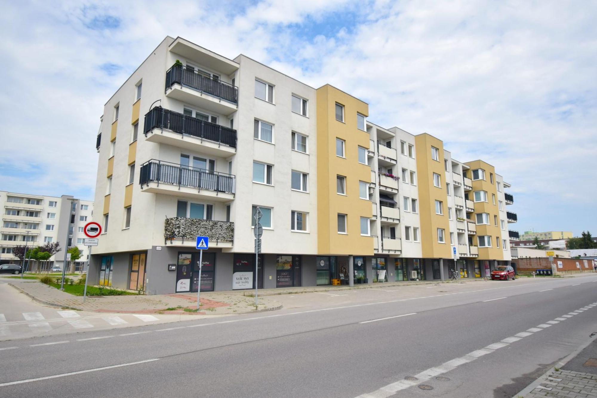 Apartman Zlatovska 22B Тренчин Экстерьер фото