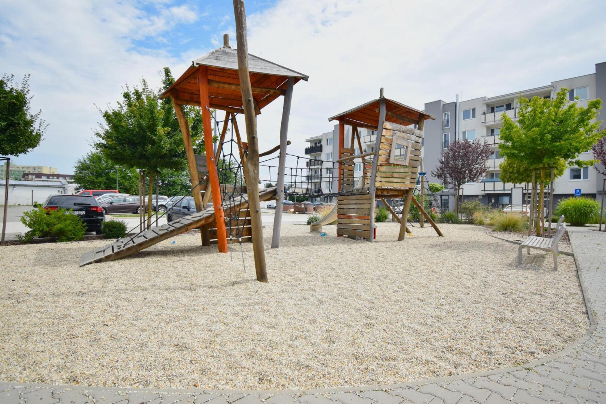 Apartman Zlatovska 22B Тренчин Экстерьер фото